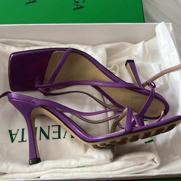 Bottega Venetta purple heels - Picture 3 of 3